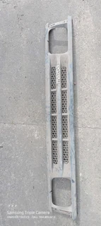 Mazda B-Series 1 tonner Bakkie front Oem Grill still new condition