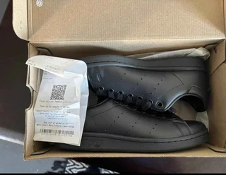 Addidas Black Stan Smiths size seven