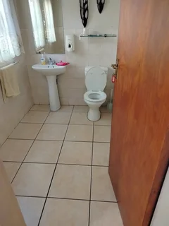 4 bedroom house in Montrose