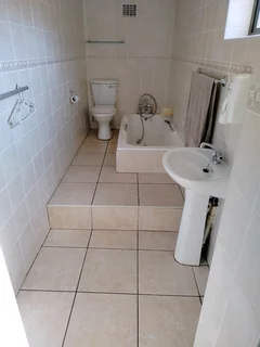 4 bedroom house in Montrose