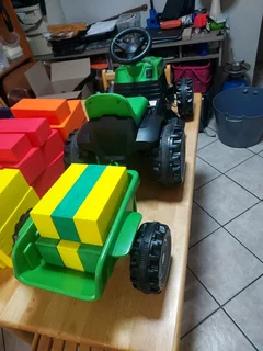 Polystyrene play bricks