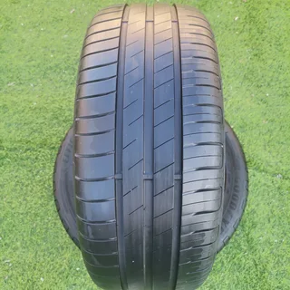 2x15 Inch Goodyear Efficient Used Tyres Available For Sale.195/50/15.