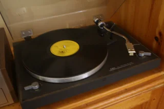 Vinyl Record Player (Turntable) + Amp [NEG]