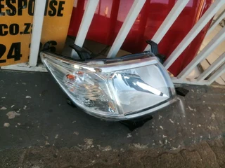 TOYOTA HILUX D4D HEADLIGHTS 2012 TO 2015