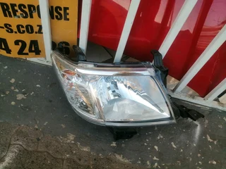 TOYOTA HILUX D4D HEADLIGHTS 2012 TO 2015