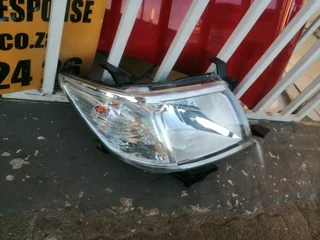 TOYOTA HILUX D4D HEADLIGHTS 2012 TO 2015