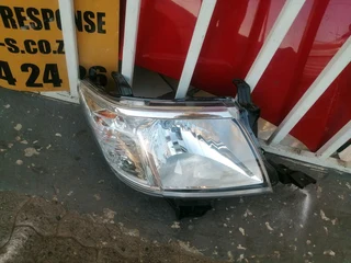 TOYOTA HILUX D4D HEADLIGHTS 2012 TO 2015