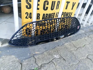 FORD FIESTA ST MAIN GRILL 2014 TO 2018 MODEL
