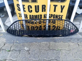 FORD FIESTA ST MAIN GRILL 2014 TO 2018 MODEL