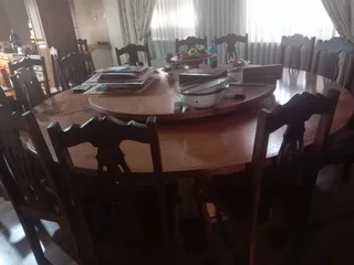 Round Oak Dining Room Table - Seats 12