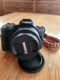 CANON EOS R50