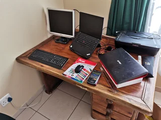 Nice big desk spacious solid wood
