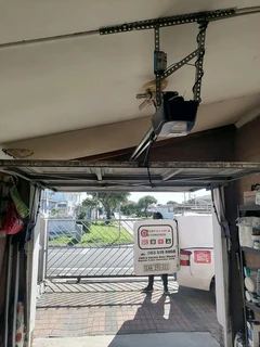 Garage door Repair technician
