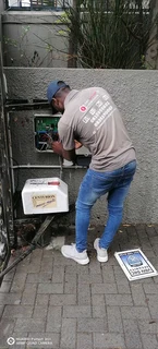 Remote controlled garage doors and gates technicians