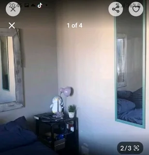 1 Room to rent in Town house  to share