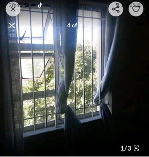 1 Room to rent in Town house  to share