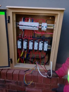 Handyman   Electrician  ,  Plumber   Urgently   looking   for job