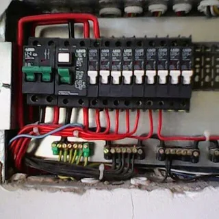 Handyman   Electrician  ,  Plumber   Urgently   looking   for job