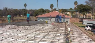 BUILDER URGENTLY LOOKING FOR JOB