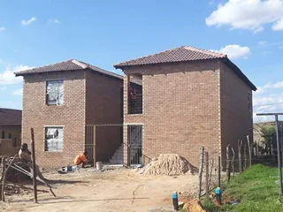 BUILDER URGENTLY LOOKING FOR JOB