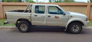 2014 Nissan NP300 Hardbody 2.4  Double Cab HI-Rider 4x4