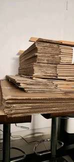 35 Moving boxes. 20 Medium Kitchen boxes / 10 Large boxes / 5 X-L boxes