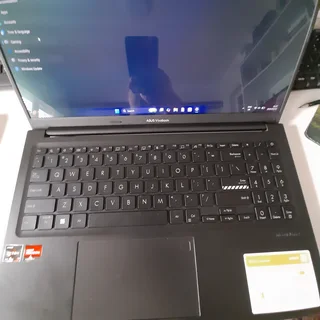 Asus vivobook Laptop