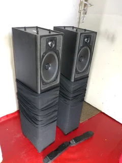 Boston acoustic VR 940  2way floorstanding speakers