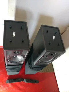 Boston acoustic VR 940  2way floorstanding speakers