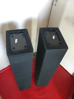 Boston acoustic VR 940  2way floorstanding speakers