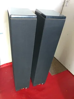 Boston acoustic VR 940  2way floorstanding speakers