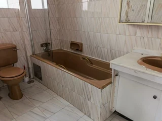 Girls Student Accommodation Available For Rental in Sunnyside in a 6-Bedroom Fully Furnished Flat