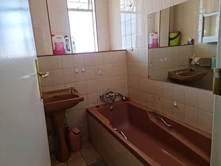 Girls Student Accommodation Available For Rental in Sunnyside in a 6-Bedroom Fully Furnished Flat