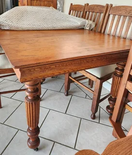 Solid Oak Table 6-8 seater