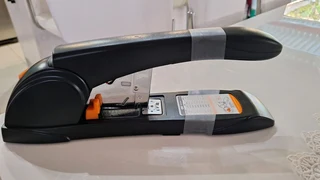 Heavy duty stapler