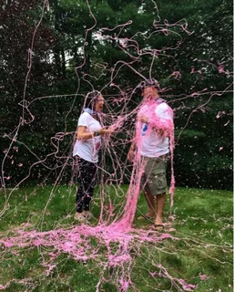 Gender reveal Serpentine Spray (Silly String)
