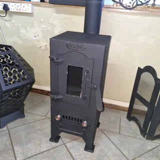 Closed combustion fireplaces