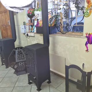 Closed combustion fireplaces