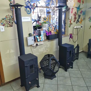 Closed combustion fireplaces