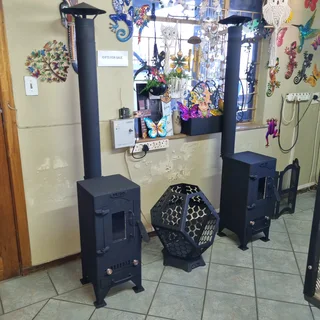 Closed combustion fireplaces