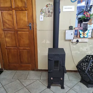 Closed combustion fireplaces