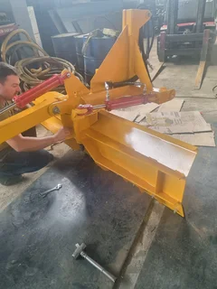 Skrapers/scrapers/hidroliese skrapers/Hydraulic graders/graders