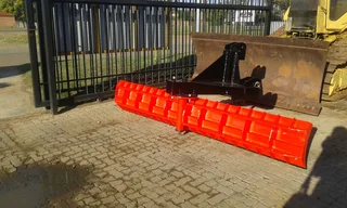 Grond verskuiwing skrapers/Hidroliese skrapers/pad skrapers/Road graders/Hydraulic graders