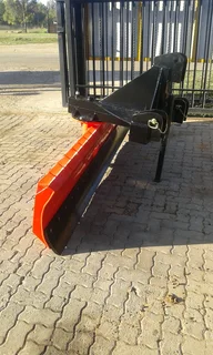 Grond verskuiwing skrapers/Hidroliese skrapers/pad skrapers/Road graders/Hydraulic graders