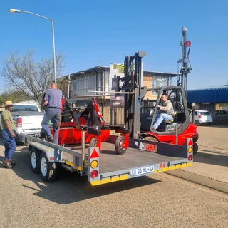 Hydraulic Tilting graders/Hydraulic Tilting scrapers/Hidroliese skrapers