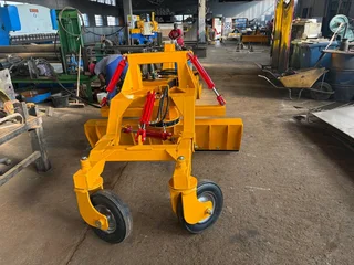 Slashers/Haymakers/Blower mowers/Graders/skrapers/Tip trailers/rippers