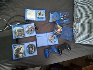 Ps4 slim with 8 games and 2 remotes