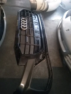 Audi Q8 Quattro front bumper an grille