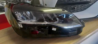 Peugeot 5008 headlight