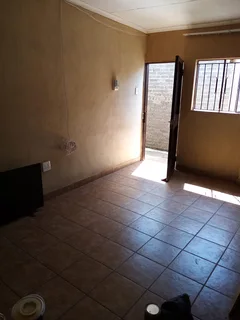 Garage sized room Thembisa